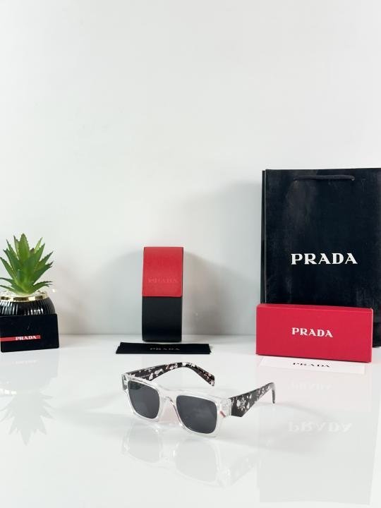 Prada_WMNS_06_Water_Black